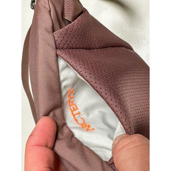 Arc'teryx Mantis 2 Waist Pack – RARE Velvet Sand Colorway – Crossbody Sling Bag - Picture 13 of 14